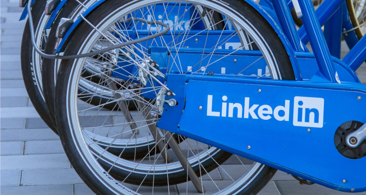 Bicicletas con el logo de linkedIn